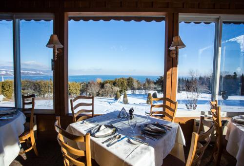 4 Day Gourmet East Snowmobile Tour
